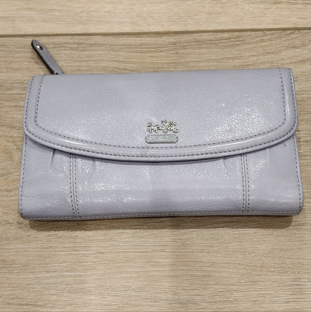 ❌SOLD❌Coach  Light Gray Soft Leather Wallet